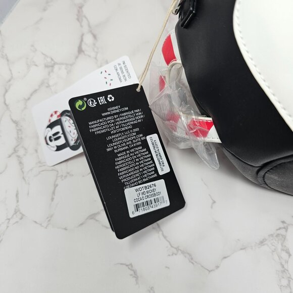 NWT Loungefly Disney Mickey Mouse Hot Cocoa Mug Face Holiday Crossbody Bag - Picture 2 of 5